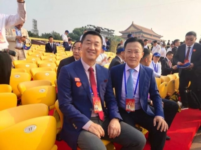 Chen e Pan do Yewhing , foram convidados a Pequim para participar do desfile militar do Dia Nacional